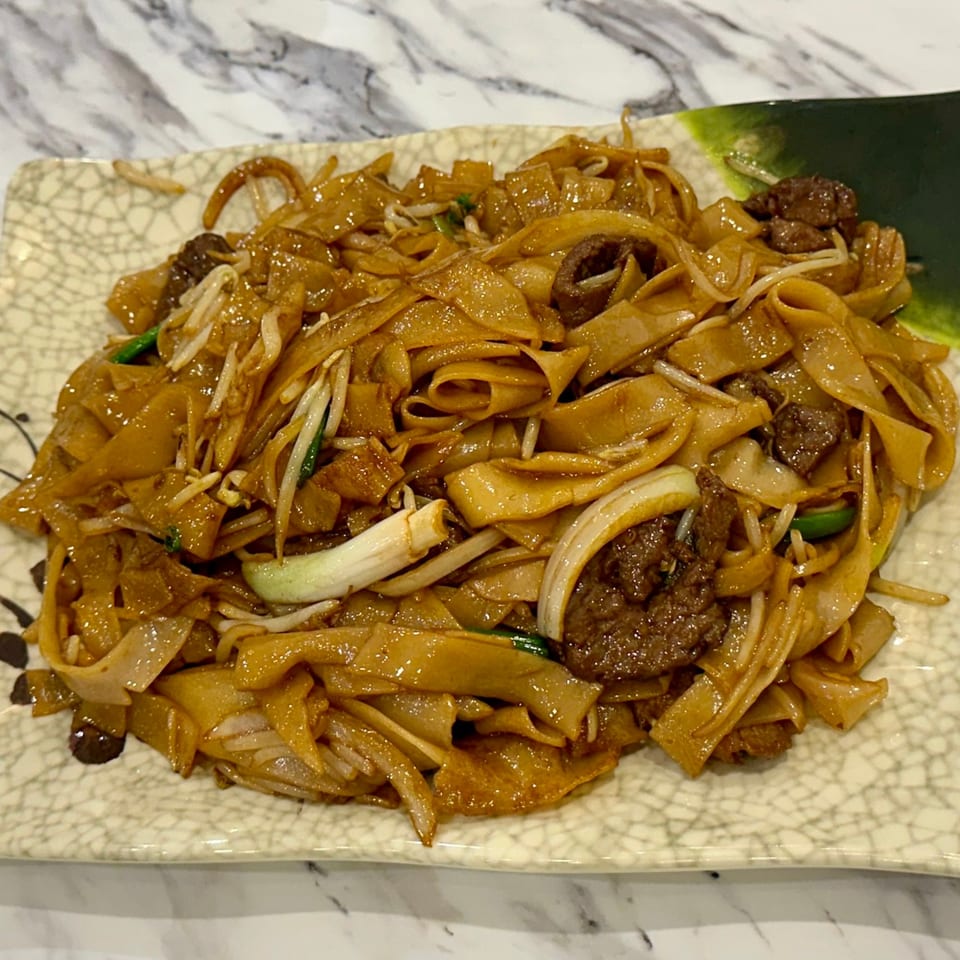 Kin's Restaurant's beef chow fun, a Chinese dish with wide noodles, beef, and vegetables.